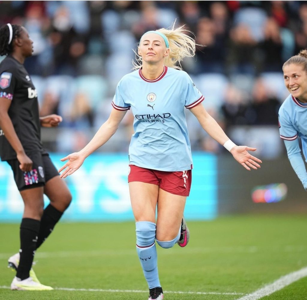 Manchester City Women player, Chloe Kelly.  Fans are asking whether she's a mother or not. 